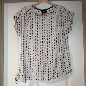 Anthropologie W5 Ivory Print Short Sleeve Side Tie Top Small